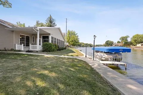 20911 263rd St, Manchester, IA 52057