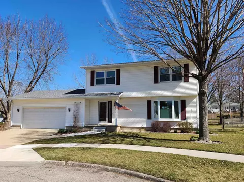 209 Zachary Ct, Waterloo, IA 50701