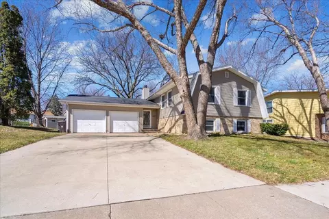 3827 Convair Ln, Cedar Falls, IA 50613