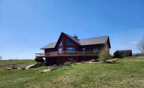 2103 Timber Ridge Ln, Harpers Ferry, IA 52146