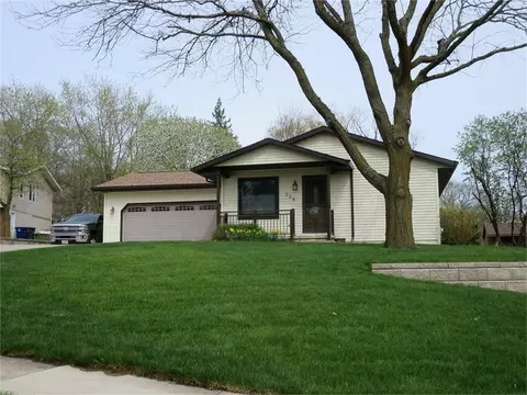 128 Kelly Ct, Waterloo, IA 50701