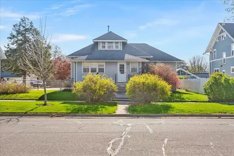 1716 Franklin St, Cedar Falls, IA 50613