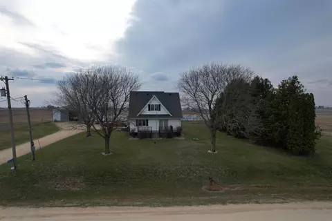 18623 Stonebridge Rd, Monticello, IA 52310