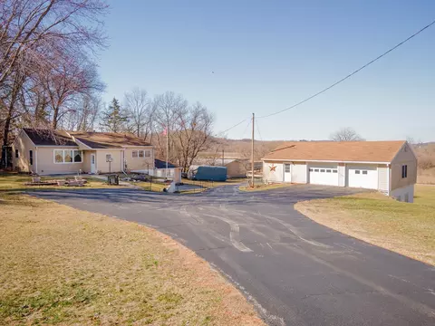 1007 College Dr, Decorah, IA 52101