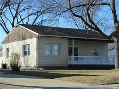 401 N Roosevelt Rd, Evansdale, IA 50707