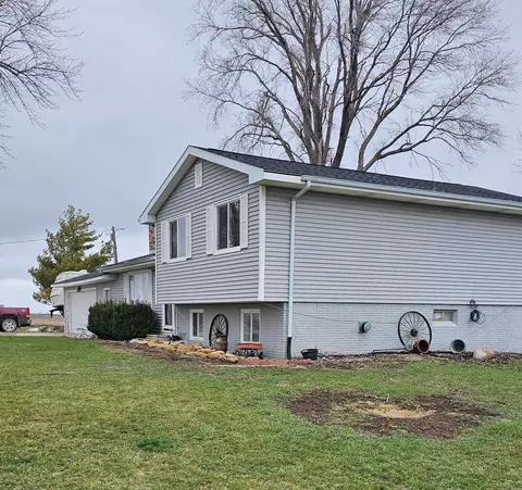 5452 17th Ave, Mount Auburn, IA 52313