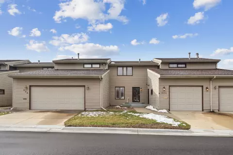 924 Prairie Meadow Ct, Waterloo, IA 50701