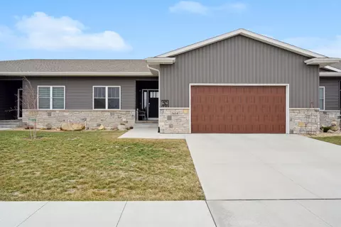 1614 Faithway Dr, Cedar Falls, IA 50613
