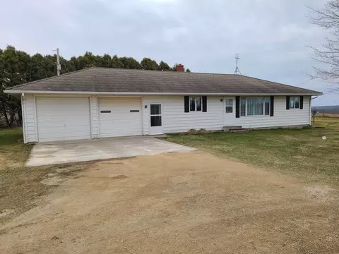 21828 Faucet Rd, Edgewood, IA 52042