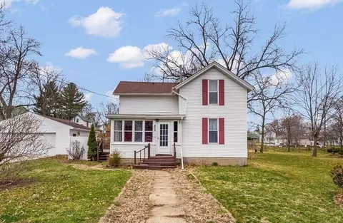 809 Grove St, Cedar Falls, IA 50613