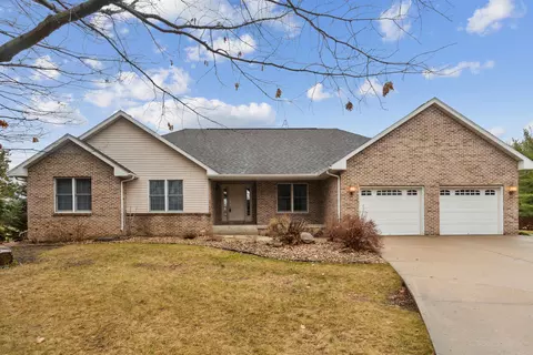 107 Shelby Ln, Waverly, IA 50677