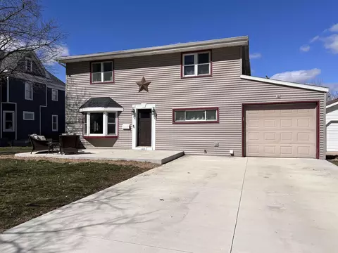 103 Park St, Reinbeck, IA 50669
