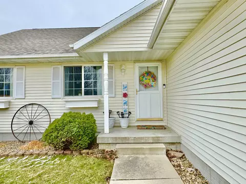 818 Jakob Ln, Evansdale, IA 50707