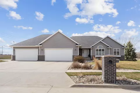 4646 William Dr, Waterloo, IA 50701