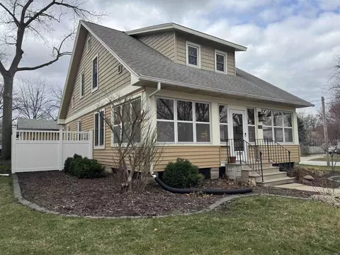 303 Olive St, Cedar Falls, IA 50613