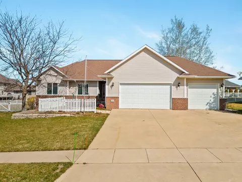 2702 Glen Oaks, Cedar Falls, IA 50613