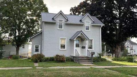 124 S Locust Ave, New Hampton, IA 50659