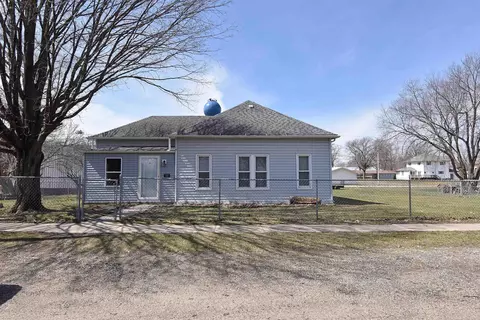 102 Madison St N, Hazleton, IA 50641