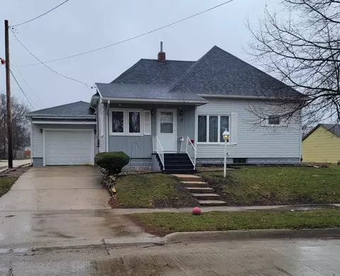 9 7th Ave SW, Oelwein, IA 50662