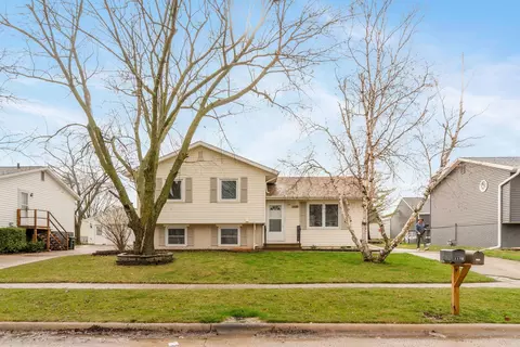 1128 Fleur Dr, Waterloo, IA 50701