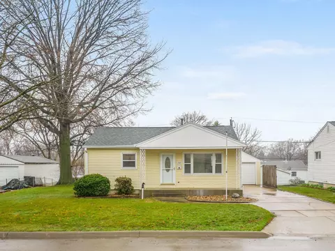 1745 Flower St, Waterloo, IA 50701