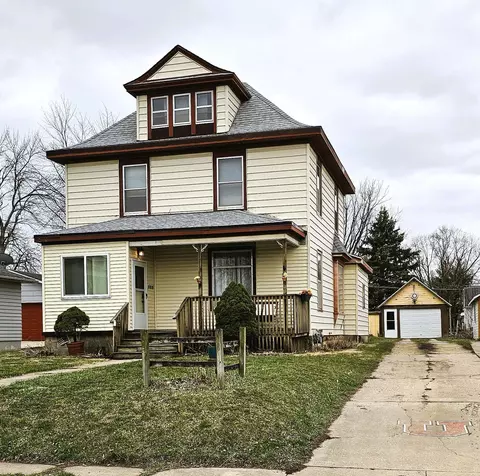 603 1st St, La Porte City, IA 50651