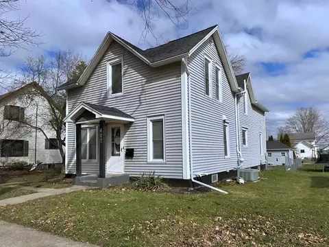 607 Clark St, Reinbeck, IA 50669
