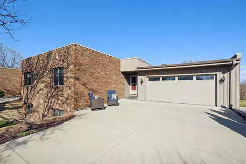 1926 Kamille Ct, Waterloo, IA 50701