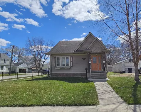 907 Bishop Ave, La Porte City, IA 50651