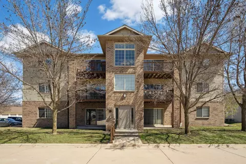 3649 Pheasant Ln #9, Waterloo, IA 50701