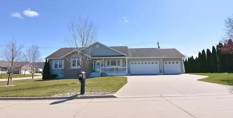 506 16th Ave N E, Independence, IA 50644