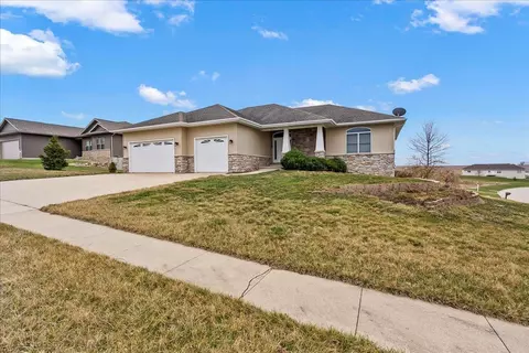 1602 Palmer Ct, Parkersburg, IA 50665