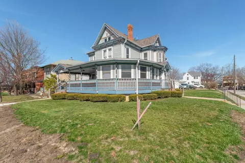 720 Main St, Cedar Falls, IA 50613