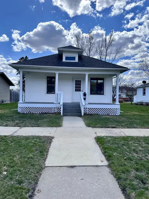 707 Decorah Ave, Decorah, IA 52101