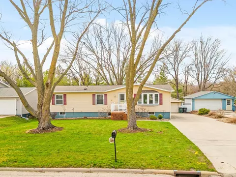 320 S Hackett Rd, Waterloo, IA 50701
