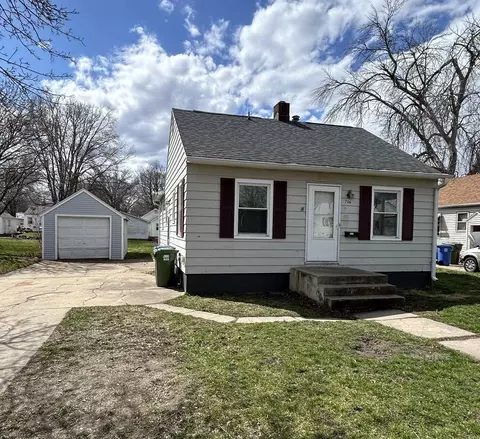 706 9th Ave, Charles City, IA 50616