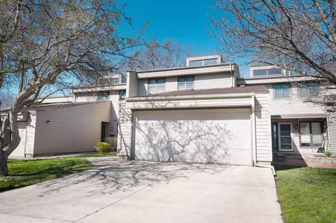 810 Prairie Meadow Ct, Waterloo, IA 50701
