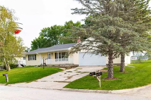 1307 Circle Dr, Aplington, IA 50604