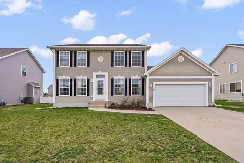 1302 Amelia Dr, Cedar Falls, IA 50613