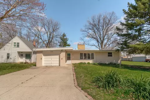 1119 Lantz Ave, Cedar Falls, IA 50613