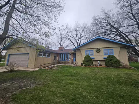 916 1st St NE, Oelwein, IA 50662