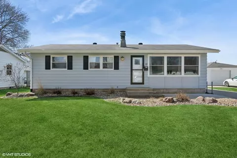 106 Jahnke Ave, Waverly, IA 50677
