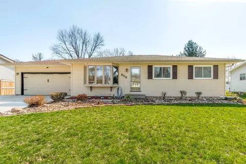 859 Rose Ln, Waterloo, IA 50702