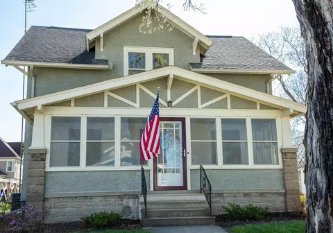 316 3rd St NW, Waverly, IA 50677