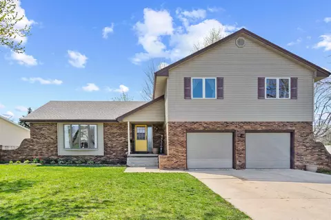 3608 Kingswood Pl, Waterloo, IA 50701