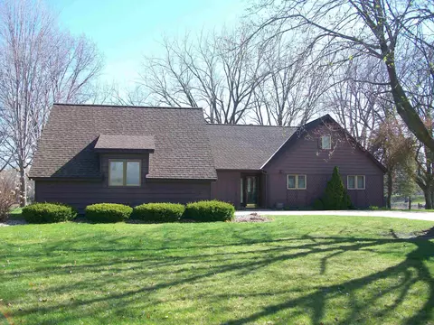 112 Cedar Cir, Charles City, IA 50616