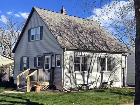 1024 W 2nd St, Cedar Falls, IA 50613