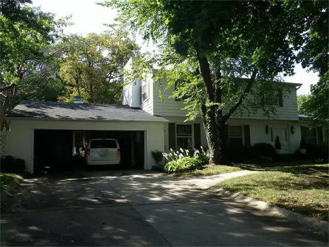 108 Hillside Dr E, Oelwein, IA 50662