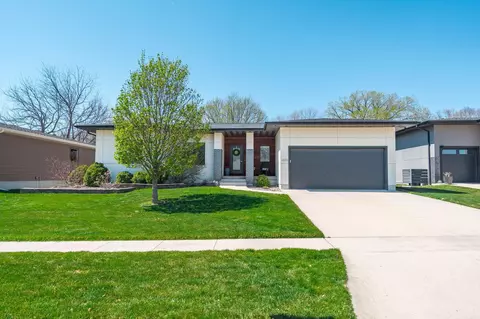 4023 Wedgewood Dr, Cedar Falls, IA 50613