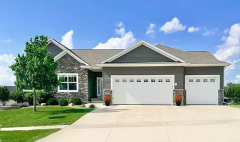 1929 Donald Dr, Cedar Falls, IA 50613